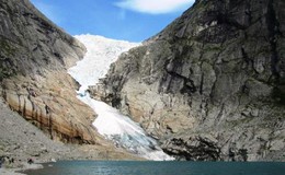 HELLESYLT: GLACIAR BRIKSDAL