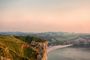 Normandía Espectacular: Acantilados de Étretat y el Encanto de Honfleur