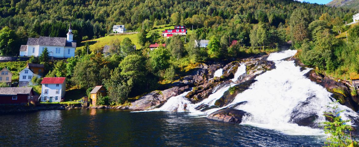 Hellesylt a Geiranger Vía Glaciar Briksdal