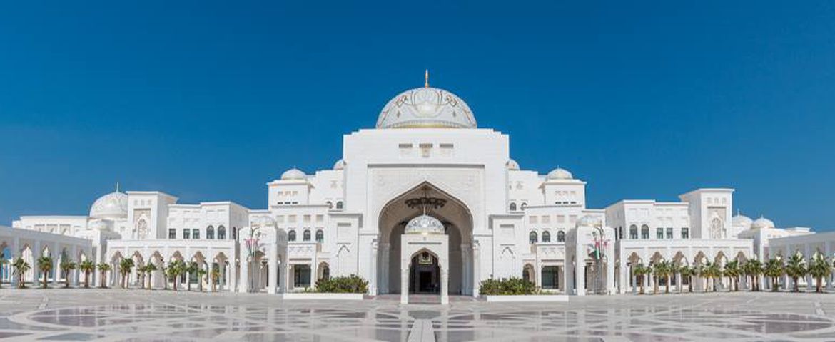 Abu Dhabi Palacio de la Nación y Zoco Qariyat al Beri