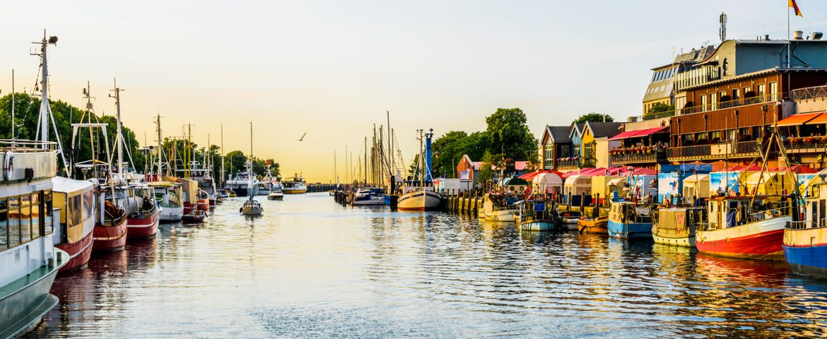 Rostock y Warnemünde: Historia Hanseática y Encanto Marítimo