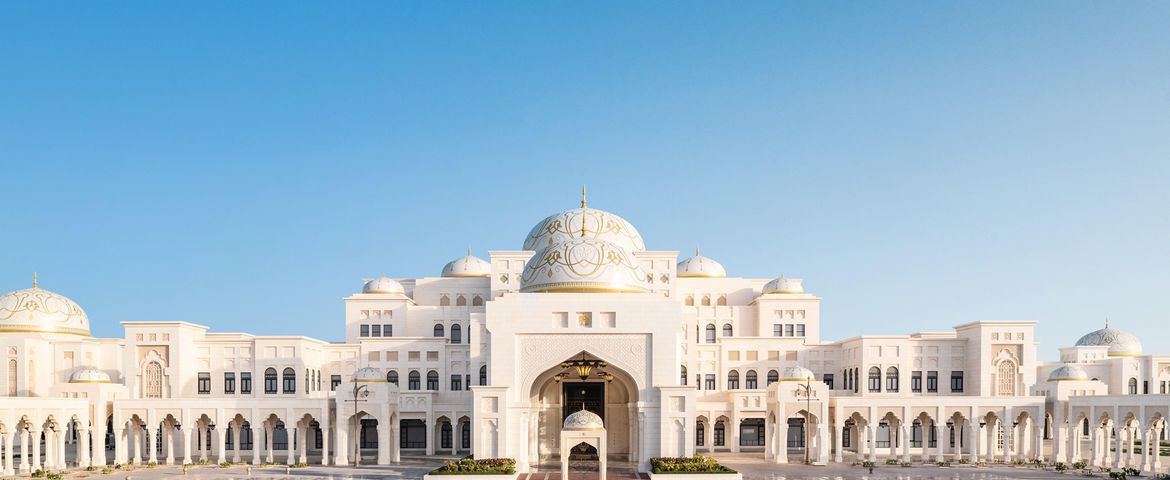 Abu Dhabi Palacio de la Nación y Zoco Qariyat al Beri