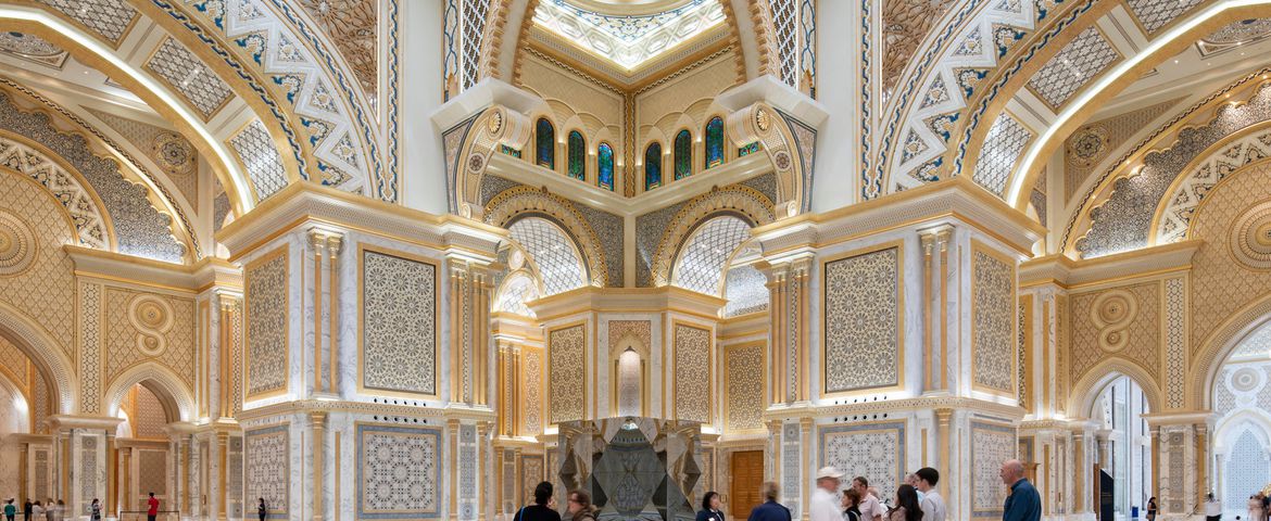 Abu Dhabi Palacio de la Nación y Zoco Qariyat al Beri