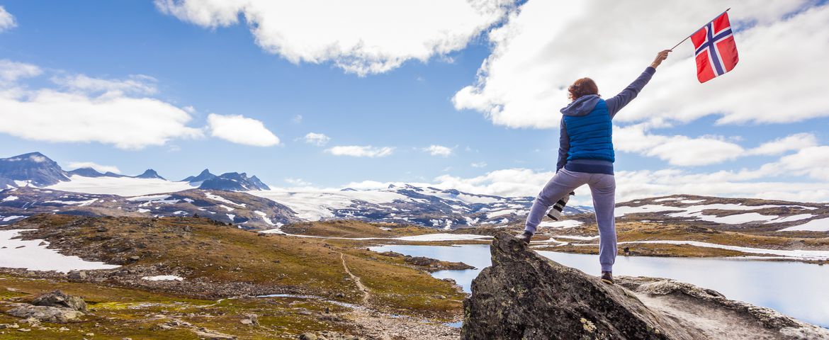 Ruta Sognefjell: Un Viaje Entre Montañas y Glaciares