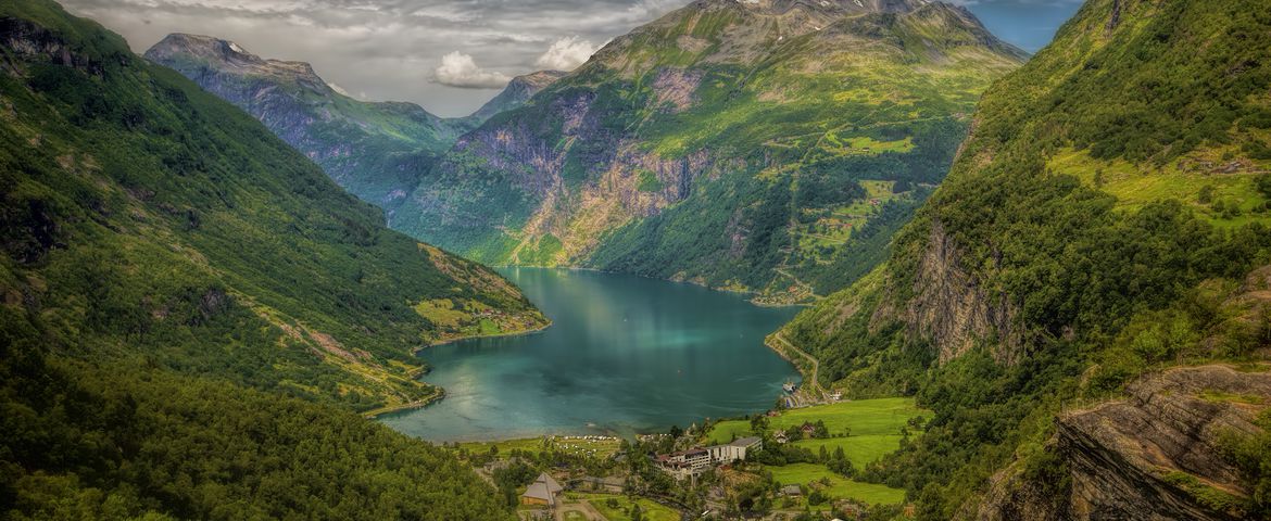 Panoramas Noruegos Hellesylt a Geiranger