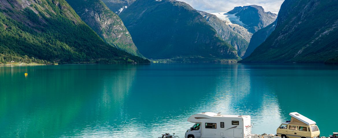 El glaciar de Kjenndalsbreen, la joya de Noruega