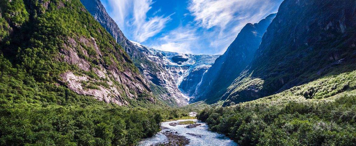 El glaciar de Kjenndalsbreen, la joya de Noruega