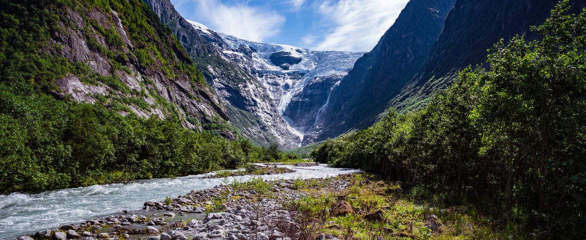 El glaciar de Kjenndalsbreen, la joya de Noruega
