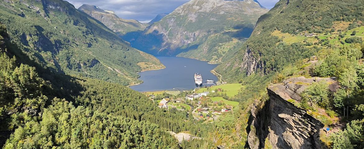 Belleza nórdica entre lagos y miradores - Imagen 1