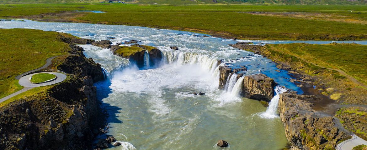 La cascada de Godafoss y la casa de Navidad - Imagen 2