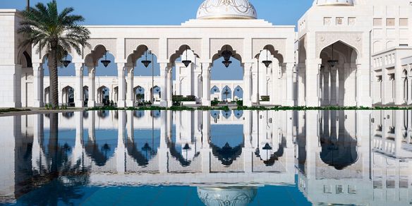 Abu Dhabi Palacio de la Nación y Zoco Qariyat al Beri