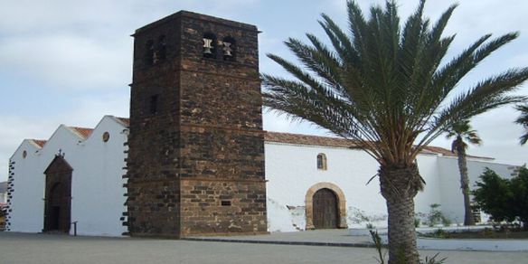 Fuerteventura: dunas, costa y tradición del norte