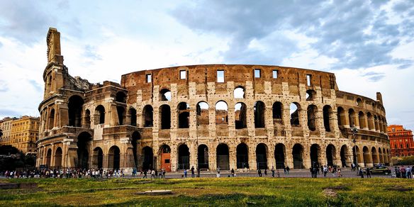 Coliseo Romano Con Panoramico de la Ciudad