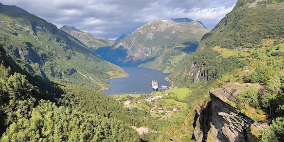 Belleza nórdica entre lagos y miradores